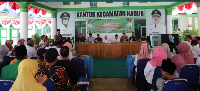 Bupati Mundjidah Salurkan BLT DBHCHT Bagi Buruh Tani Tembakau Dan Buruh Pabrik Rokok