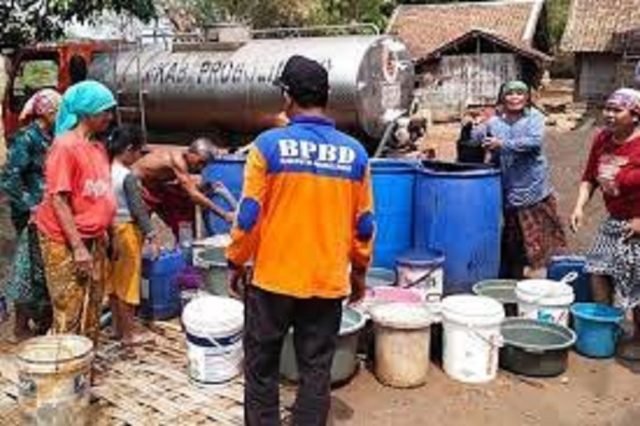 BPBD Probolinggo Droping Air Bersih ke 20 Desa Terdampak Kekeringan