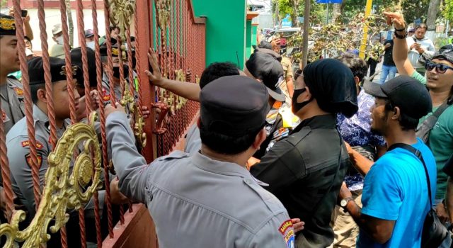 Demo Tuntut Guru yang Diduga Melakukan Bullying di Kediri Dicopot, Dilawan