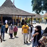 Puluhan Warga Luruk Kantor Desa Demung Situbondo, Terkait Tanah untuk Jalan Tol