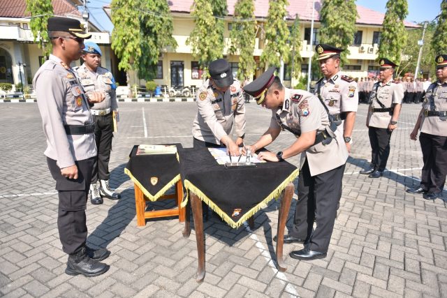 Jabatan Wakapolres Situbondo, Kasat dan Kapolsek Diserahterimakan 