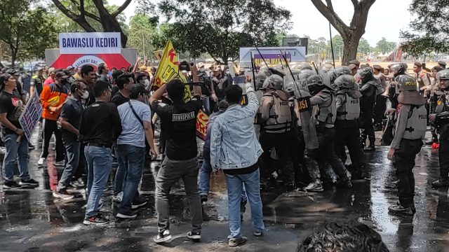 Antisipasi Kerusuhan dalam Pilpres, Polres Kediri Gelar Simulasi Pengamanan