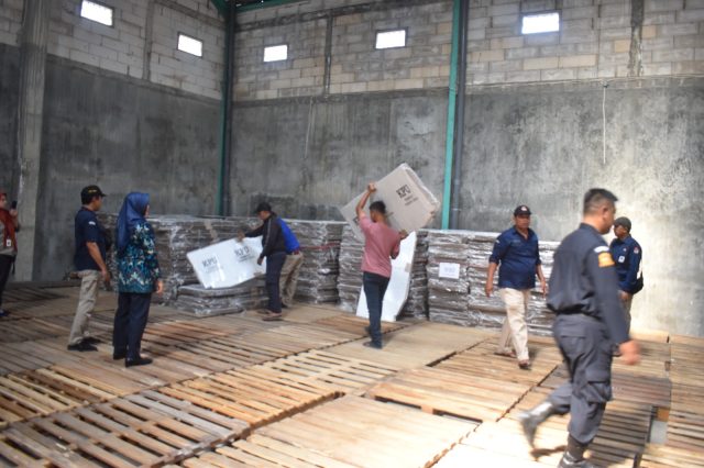 KPU Kota Kediri Terima Logistik Bilik Suara Sejumlah 1.450