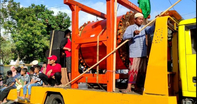 Lestarikan Tradisi, Pengurus Masjid Al Mubarok Kediri Gelar Kirab Beduk