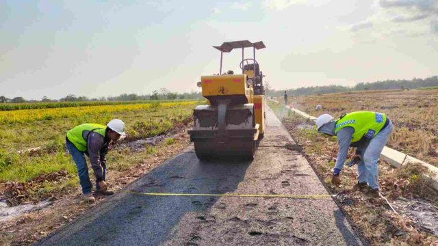 Dinas Perkim Perbaiki Jalan Rusak di Sidoluwih