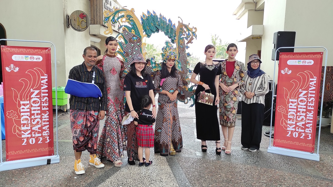 Kabupaten Kediri Kenalkan Batik Motif Bunga Teratai Kediri, Ini Tujuannya