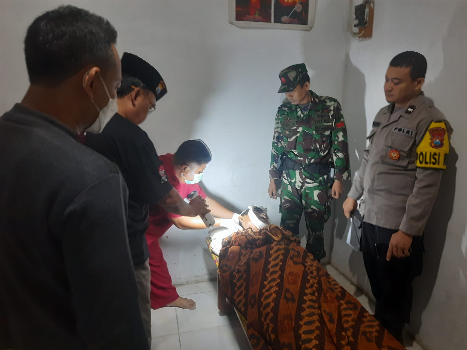 Seorang Kakek Renta Lamongan Nekat Gantung Diri Dalam Musala 