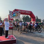 Bupati Mundjidah Wahab Memberangkatkan Peserta Sepeda Sehat Lingkup Pemkab Jombang