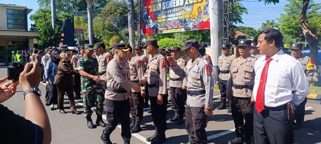 Kapolres Kediri Kota Pimpin Apel Gelar Pasukan Operasi Lilin Semeru 2023