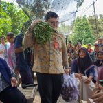 Nongkrong Bareng, Mas Dhito Pikul Sayuran Pemberian Petani