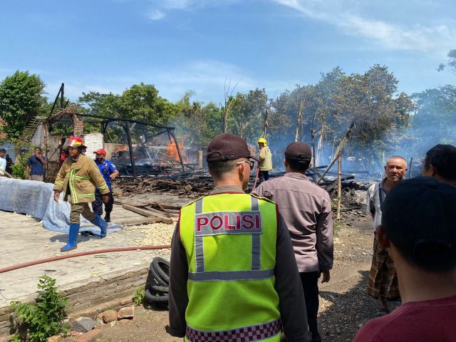 Ditinggal ke Toilet saat memasak, Sebuah Rumah di Kediri Ludes Terbakar