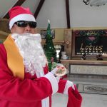 Ada Santa Claus di Hotel Lotus Kediri, Beri Coklat kepada Pengunjung