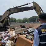 Jutaan Batang Rokok dan Miras Ilegal di Sidoarjo, Dimusnahkan Bea Cukai Kanwil Jatim I