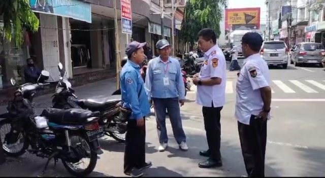 Dishub Kota Kediri Tinjau Penerapan Larangan Parkir Mobil di Kawasan Jalan Dhoho