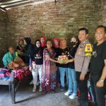 Bhabinkamtibmas Desa Semare Nganjuk dan Relawan SGM Peduli Warga Penderita Stroke