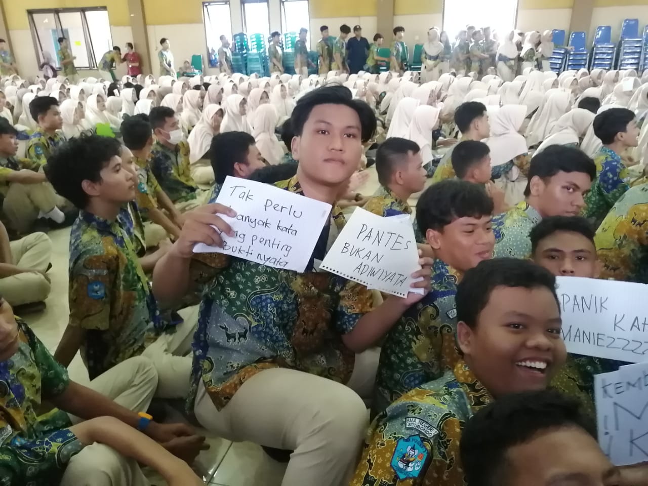 Ribuan Siswa SMAN 1 Situbondo Tuntut Kepala Sekolah  Mundur 