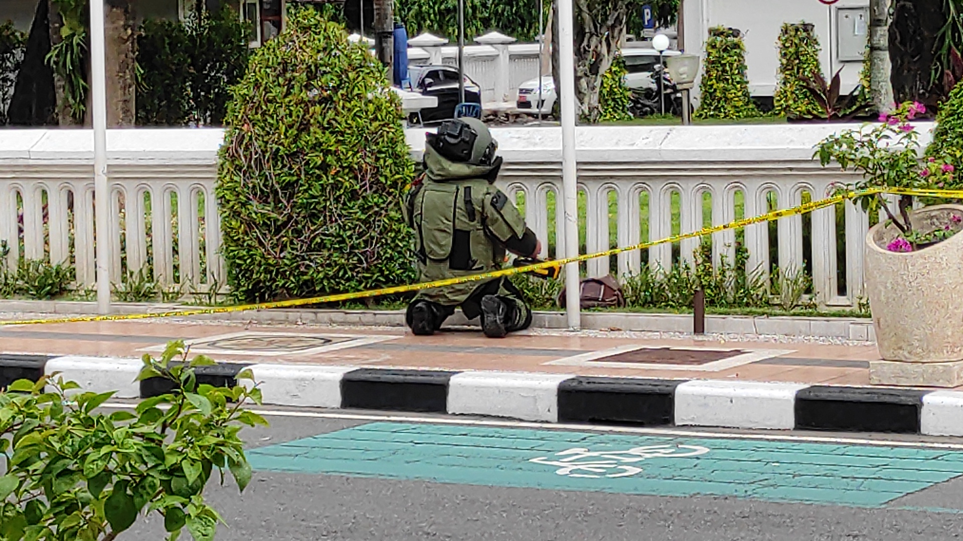 Tas Mencurigakan di Depan Balai Kota Kediri, Diamankan Tim Gegana Polda Jatim