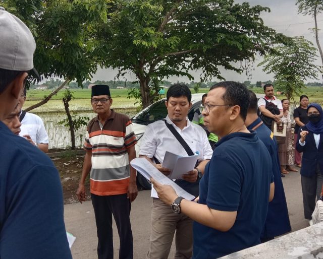 Petugas PN Situbondo Lakukan PS, Penggugat Terkesan Bingung Tunjukan Posisi Tanah Objek Sengketa 