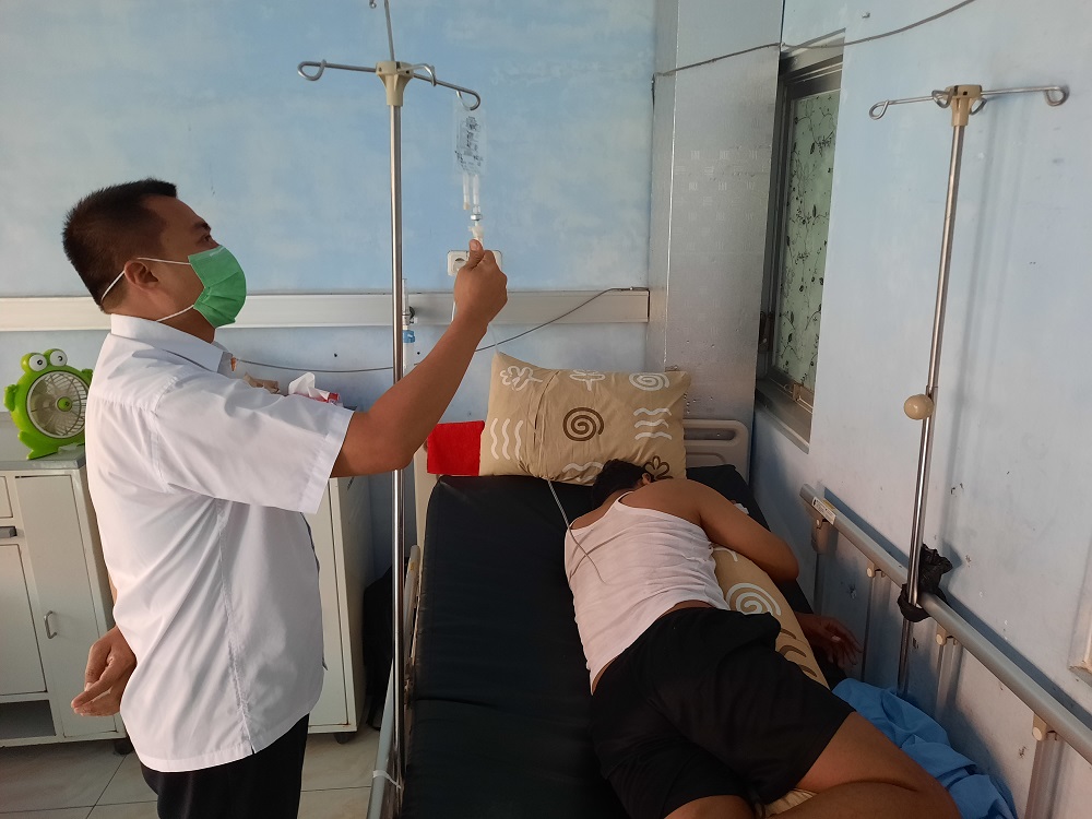 Diduga Kelelahan, Seorang Penyelenggara Pemilu di Situbondo Dilarikan ke Rumah Sakit 