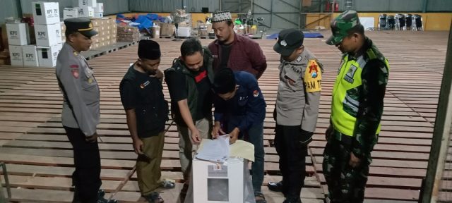 Pendistribusian Logistik PSU Empat TPS di Lamongan, Malam Ini