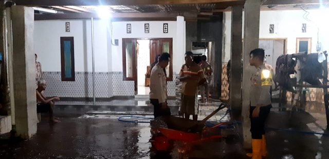 Ratusan Rumah di Kecamatan Besuki Situbondo Terendam Air Luapan Sungai Jumain 