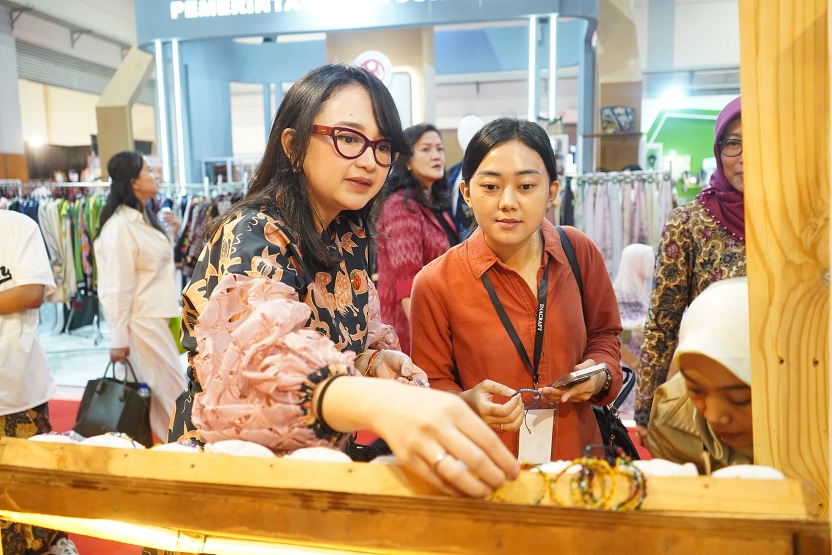 Ikuti Inacraft 2024, Mbak Cicha Dorong Pengembangan Craft Kabupaten Kediri