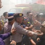 Aksi Demo Tuntut Kasus Jasmas Anggota DPRD Kota Kediri di Kejaksaan Ricuh