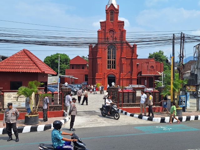 Polsek Mojoroto Kediri Kota Lakukan Pengamanan Peringatan Kenaikan Isa Al Masih