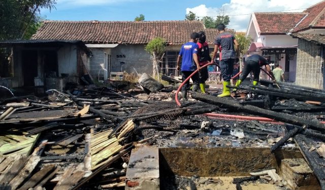 Dua Rumah Warga Situbondo Terbakar, Diawali Bunyi Suara Ledakan