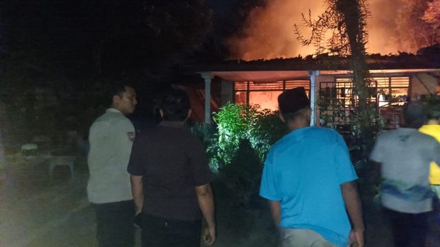 Cucu Main Korek Api, Rumah Seorang Nenek di Jember Hangus Terbakar