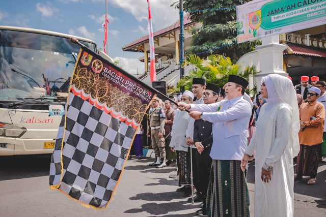 Bupati Jember Berangkatkan Jemaah Calon Haji 2024