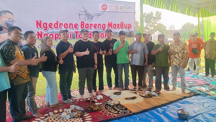 Jadi Lumbung Pangan Kabupaten Kediri, Bupati Beri Bantuan 5 Drone Petani Purwoasri 