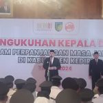 Bupati Kediri Serahkan SK Perpanjangan Masa Jabatan Ratusan Kepala Desa