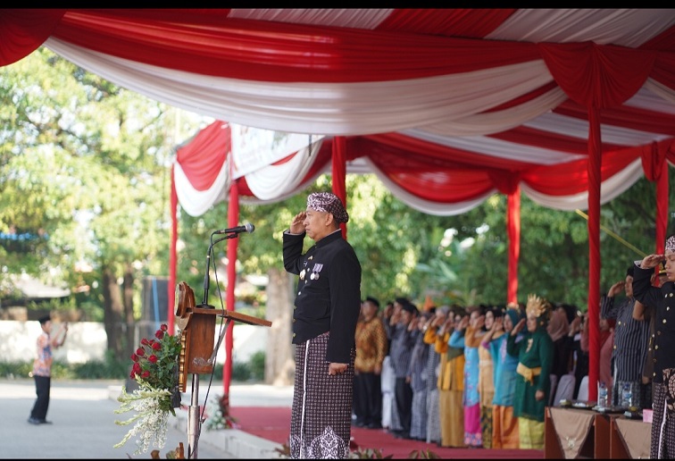Pj Bupati Nganjuk Pimpin Upacara Peringatan Hari Lahir Pancasila di GOR Bung Karno