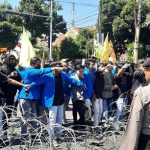 Demo Puluhan Massa PMII di Situbondo Ricuh, Rusak Pagar Kawat Berduri