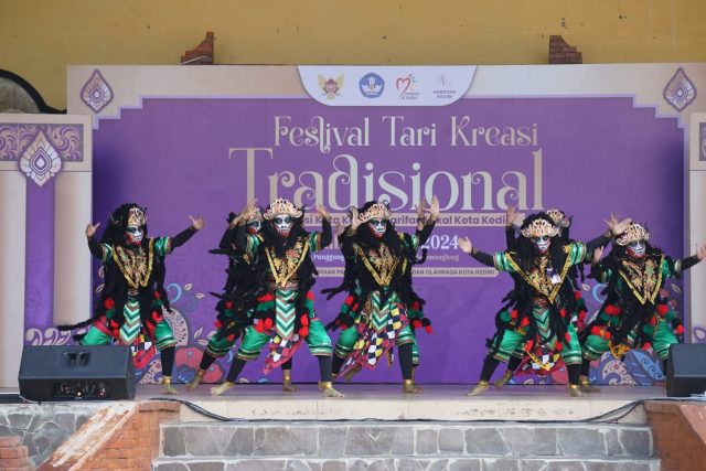 Buka Festival Tari Kreasi Tradisional, Pj Wali Kota Kediri Harapkan Menjadi Wadah Pelestarian Seni Budaya Tradisional