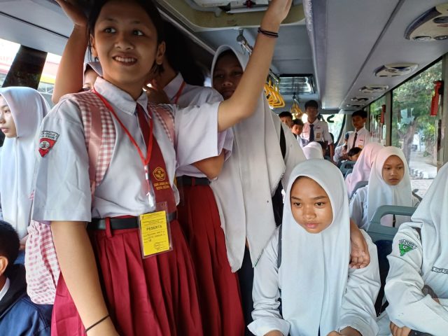 Memasuki Ajaran Baru, Bus Sekolah Kota Kediri Diserbu Para Pelajar 