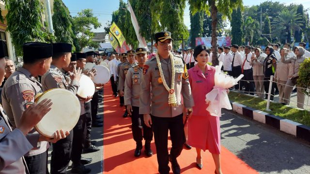 Usai Sertijab di Mapolda, Kapolres Situbondo Disambut Lantunan Shalawat Badar di Mapolres 