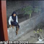 Maling Berpakaian Siswi SMP Lompat Pagar Terekam Kamera CCTV, Diduga Sasar Celana Dalam