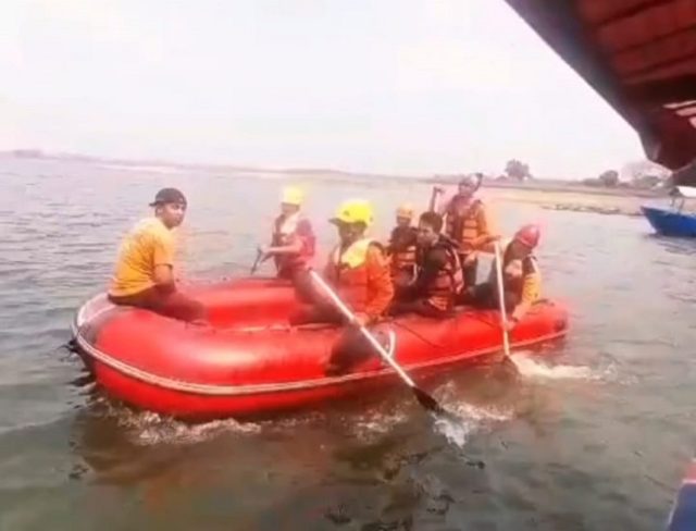 Asah Kemampuan di Air, BPBD Lamongan Latihan Water Rescue di Waduk Gondang