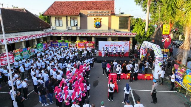 Pj Wali Kota Kediri Zanariah Ikuti Jalan Sehat dan Senam Bersama