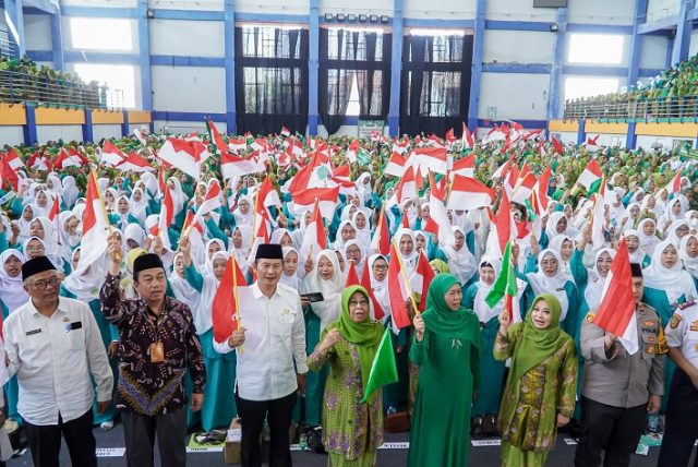 Khofifah Peringati Muharram 1446 Hijriah dan Kemerdekaan Indonesia di Lamongan