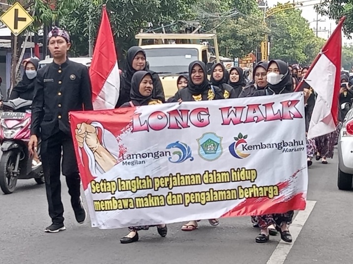 Usai Terima SK, Ratusan PPPK Kabupaten Lamongan Jalan dari GOR ke Gedung Pemkab