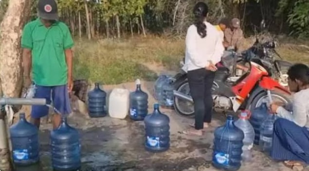 Krisis Air Bersih, Warga Nganjuk Harus Berburu Sumber di Persawahan