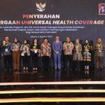 Terima Penghargaan UHC Award 2024, Bupati Kediri Tekankan Peningkatan Mutu Pelayanan Kesehatan 