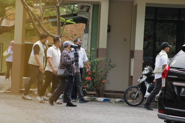 KPK Geledah Rumah Kadis PUPP dan Rumah Sejumlah Kontraktor di Situbondo