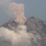 Gunung Semeru Lumajang, Erupsi dengan Letusan Abu Vulkanik ke Arah Barat Daya