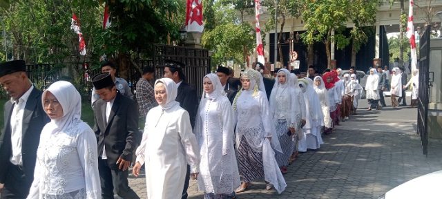 Itsbat Nikah Terpadu, Bupati Lamongan Unduh Mantu Puluhan Pasang 