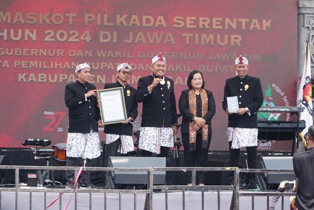 Kirab Maskot Pilkada 2024 Disosialisasikan, KPU Lamongan Raih Rekor Muri