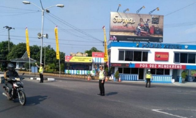 Jika Disemprit Polantas di Pos Mengkreng Kediri, Waspadalah Pelanggar Lalu-lintas  